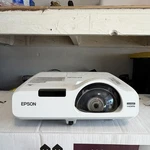 Epson H671A Wxga Lcd Projector Hdmi White. Fixed Price $300.00.